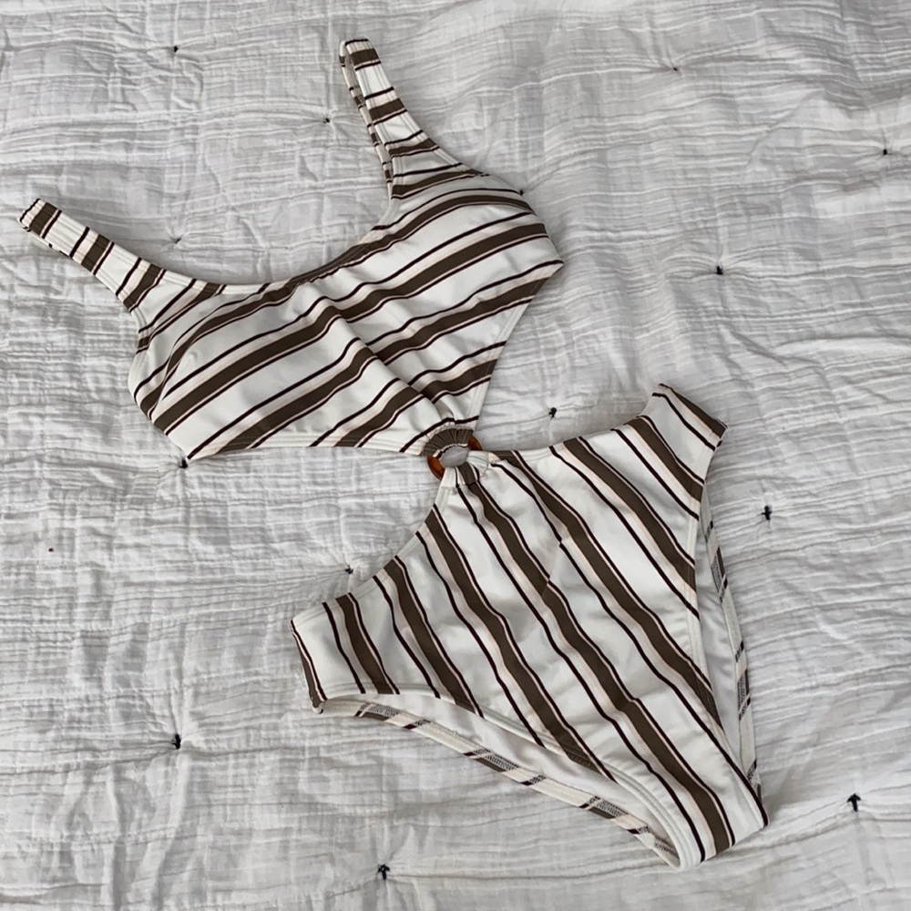 Knot one piece swimsuit like new